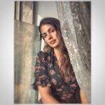 Rhea Chakraborty Instagram - IᑎTOᐯEᖇT OᐯEᖇ E᙭TᖇOᐯEᖇT #rheality 🌼