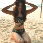 Rhea Chakraborty Instagram - 𝕊𝕒𝕟𝕕-𝕠-𝕞𝕚𝕤𝕤-𝕗𝕖𝕖𝕝-𝕚𝕒 ( 𝕤𝕒𝕟𝕕𝕠𝕞𝕚𝕤𝕤𝕗𝕖𝕖𝕝𝕚𝕒) - 𝙏𝙝𝙚 𝙛𝙚𝙚𝙡𝙞𝙣𝙜 𝙤𝙛 𝙢𝙞𝙨𝙨𝙞𝙣𝙜 𝙨𝙖𝙣𝙙 𝙥𝙖𝙧𝙩𝙞𝙘𝙡𝙚𝙨 𝙖𝙡𝙡 𝙤𝙫𝙚𝙧 𝙮𝙤𝙪𝙧 𝙗𝙤𝙙𝙮 ,𝙞𝙢𝙢𝙚𝙣𝙨𝙚𝙡𝙮 . #rheality #beach #sand ✨