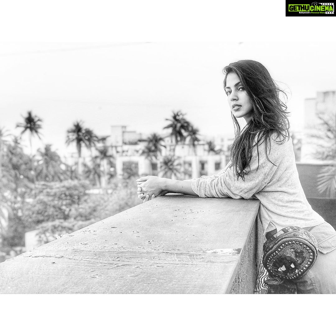 Rhea Chakraborty Instagram - The world stood still in black and white , And somewhere between hope and despair , the eagle took a glorious flight !🦅 #rheality