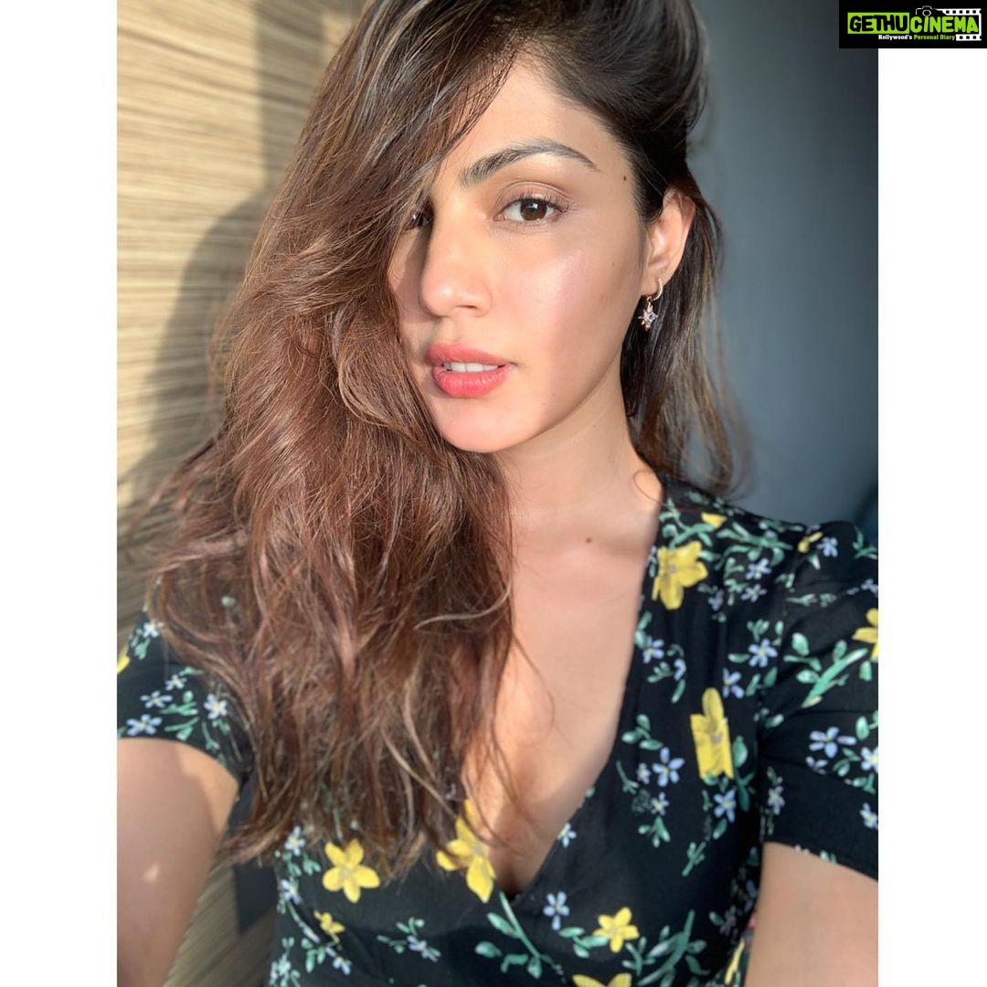 Rhea Chakraborty Instagram - Some kinda sunshine ☀️ #rheality