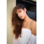 Rhea Chakraborty Instagram - Words are flowing out🌸 Like endless rain into a paper cup🌸 They slither while they pass🌸 They slip away across the universe🌸 Pools of sorrow, waves of joy🌸 Are drifting through my opened mind Possessing and caressing me..... 🌸 #jaigurudevaom 🌸 #acrosstheuniverse #beatles #rheality #music #musicforlife 🌸 📸 - @siddharth_pithani