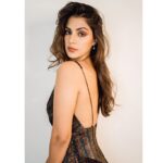 Rhea Chakraborty Instagram – Practising the art of stillness ! The only time we really pause these days is to pose , so pose more and pause more ! #rheality 
@khyatibusa @rishabskhanna @gauravs365 @lmanedesigns
