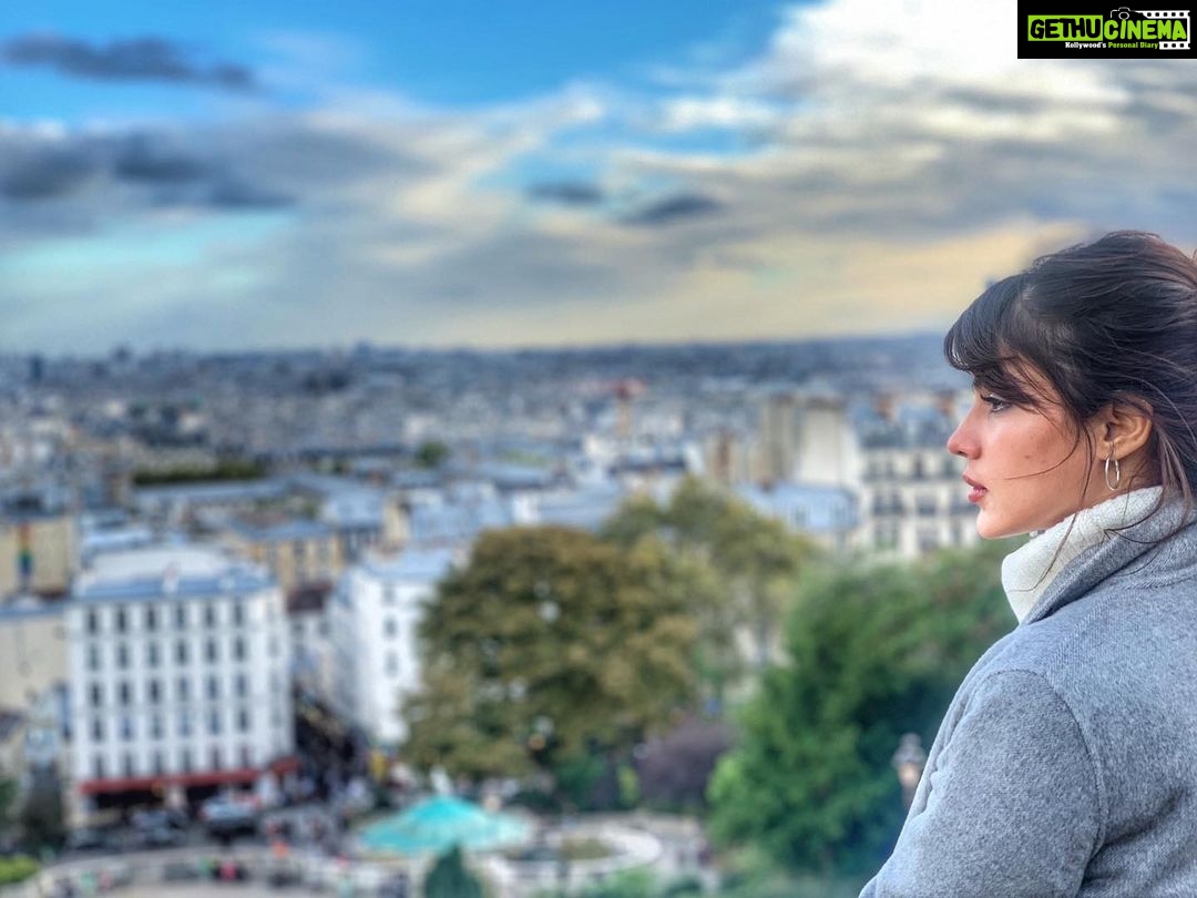 Rhea Chakraborty Instagram - This is full , this is a part .. itโs the whole freakin world fit in my heart ๐ This is full , this is a part . #rheality #imapoetandnowyouknowit
