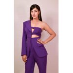 Rhea Chakraborty Instagram – 💜Of the little bird that flies
Off the tree all alone sometimes
Of the bystander watching with desire
Of wanting the bird to fly higher
Of love of love that seldom exists
Of innocence her eyes cannot resist
Of those birds and those lovers 
Nothing lasts forever. 💜

#voguebeautyawards2019 
Styled by my best @sanamratansi 💜( assisted by @nikhitaniranjan ) 
Outfit @naumanpiyarji ☂️
Jewellery @studio.metallurgy @minerali_store 
Makeup&hair- @tush_91 📸 – @shivam_maini_