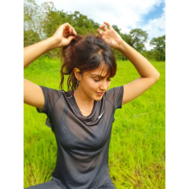 Rhea Chakraborty Instagram - 🌼A certain sincerity amidst a lot of heart breaks always wins! A silence that can be moved by a pin..... A smile that rules over a hundred grins; A love that can overlook a lovers sins! Waterfall from the soil which i invaded. All my pressure points are jaded , Running round and round in circles, Nobody thought I could have made it, Because that is exactly how I played it. An actors art is a workers crime, Whether he's an old man or a man in his prime! 