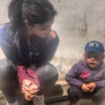 Rhea Chakraborty Instagram - Never judge a human (especially a human baby ) by his/her sitting posture . #casualconversations with a new friend #rheality #incredibleindia 🌈🦋🙏
