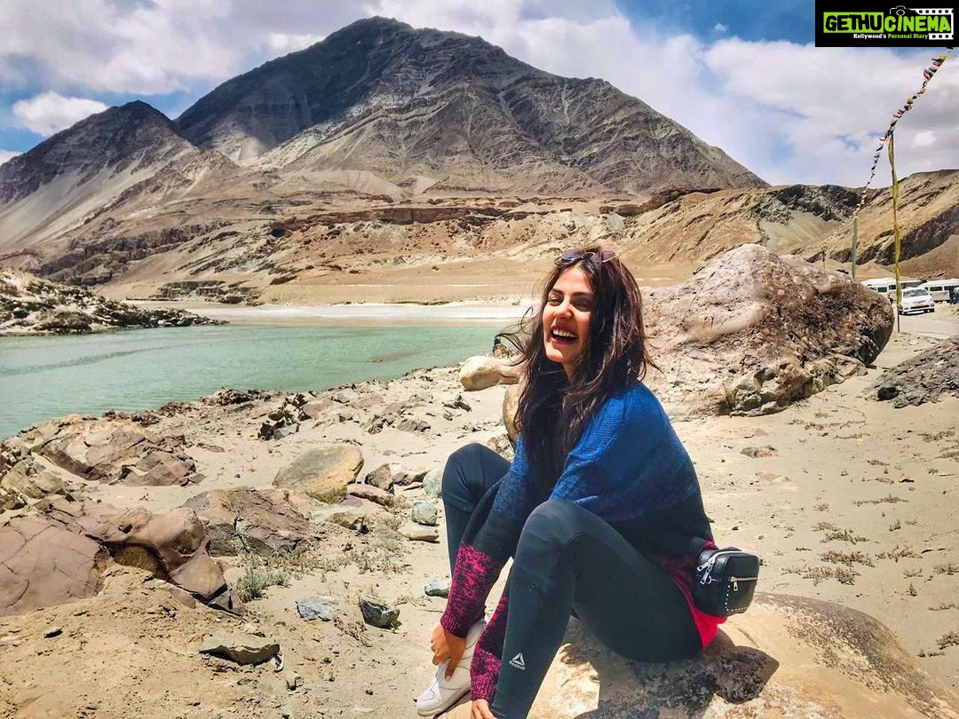 Rhea Chakraborty Instagram - सारे जहाँ से अच्छा , हिंदुस्तान हमारा #इंक्रेडिबलIndia #rheality 📸 - @anandi_dhawan