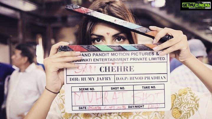 Rhea Chakraborty Instagram - #Chehre - starring @amitabhbachchan and @therealemraan, directed by #RumiJaffrey, and produced by @anandpandit, goes on floors today! @annukapoor @kriti.kharbanda @siddhanthkapoor @raghubir_y @apmotionpics