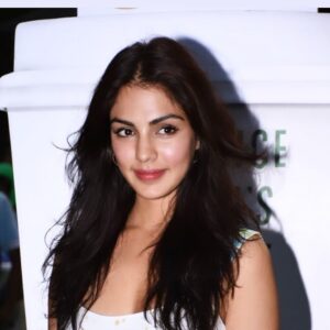 Rhea Chakraborty Instagram - Rule #1 - Always smile at them ! Rule #2 - there are no rules other than Rule #1 #rheality
