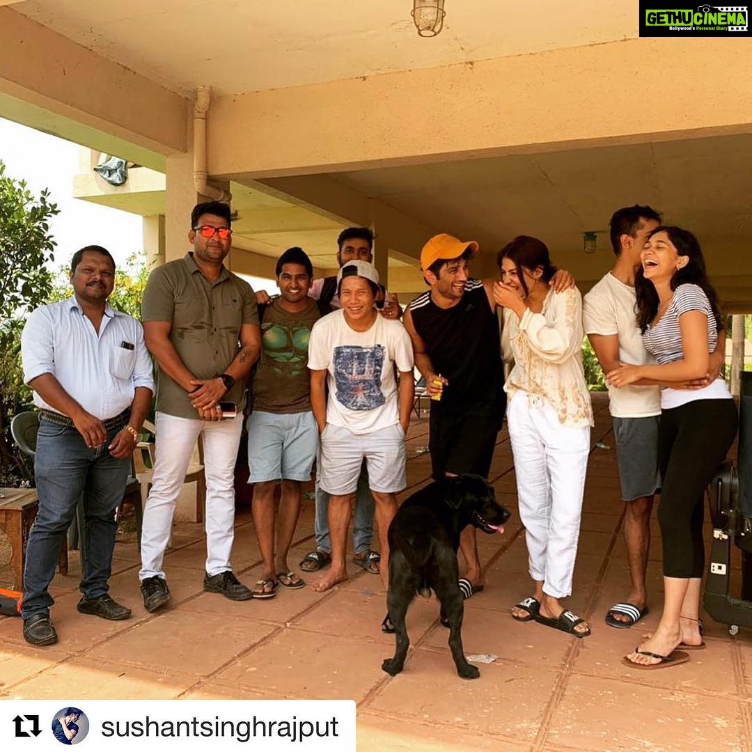 Rhea Chakraborty Instagram - Happiness is a warm gun ! #rheality gets #rheal #Repost @sushantsinghrajput with @get_repost ・・・ Picturesque memories :) @ #Orion 🌈🦋🌪🌏🚀🌌💫🔱❤️✊💥 Good morning everyone:) 🙏 #resonance 🦋