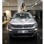 Rhea Chakraborty Instagram - Do’s - Get yourself a fancy @jeepindia car , go for a drive , listen to music , feel the wind in your hair ... Don’t’s - please don’t try sitting where I am , while doing all the above #jeeplife #rheality