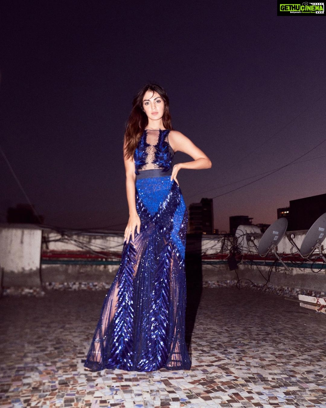 Rhea Chakraborty Instagram - Drop2 : NO PHOTOS PLEASE !!! #newnormal #rhenew SQUAD Styling : @khyatibusa Makeup : @makeupbyrishabk @tapnrise Hair : @shefali_hairstylist.81 Outfit : @gavinmiguelofficial 📸 : @dieppj @theretoucherbook