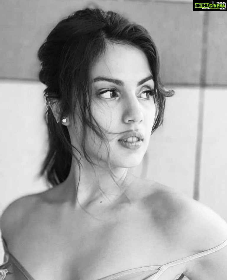 Rhea Chakraborty Instagram - 📸 #rheality