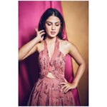 Rhea Chakraborty Instagram - #filmfareawards2019 Outfit - @ohailakhanofficial Makeup- @tejasshahmakeup Styled by - @sanamratansi @style.cell ( assisted by @nikhitaniranjan ) 📸 - @yash_v_bhadauria