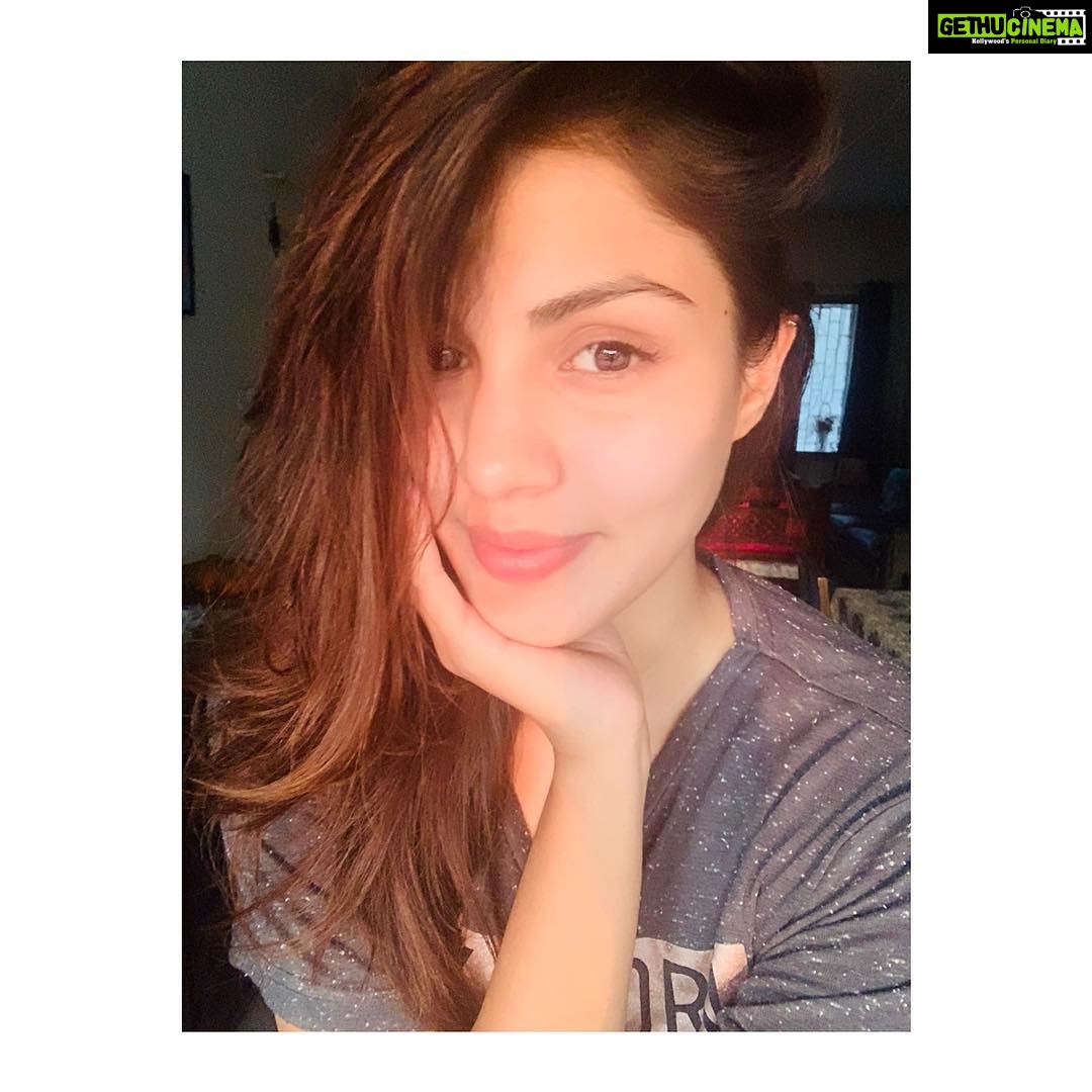 Rhea Chakraborty Instagram - Just #rhealised itโs the weekend ๐ #rheality