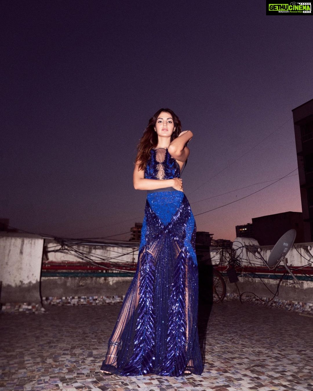 Rhea Chakraborty Instagram - Drop2 : NO PHOTOS PLEASE !!! #newnormal #rhenew SQUAD Styling : @khyatibusa Makeup : @makeupbyrishabk @tapnrise Hair : @shefali_hairstylist.81 Outfit : @gavinmiguelofficial 📸 : @dieppj @theretoucherbook