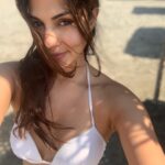 Rhea Chakraborty Instagram - Fav highlighter - Sunshine ☀️ #rheality
