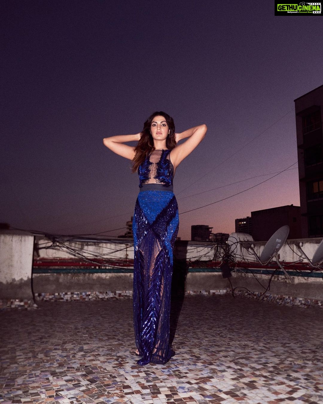 Rhea Chakraborty Instagram - Drop2 : NO PHOTOS PLEASE !!! #newnormal #rhenew SQUAD Styling : @khyatibusa Makeup : @makeupbyrishabk @tapnrise Hair : @shefali_hairstylist.81 Outfit : @gavinmiguelofficial 📸 : @dieppj @theretoucherbook