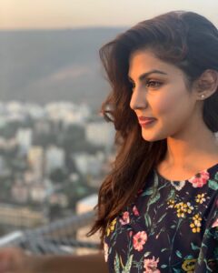 Rhea Chakraborty Instagram - 🌈