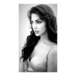 Rhea Chakraborty Instagram - Sexy Sunday #rheality Glam team - @themakeupmaven__ @shefali_hairstylist.81