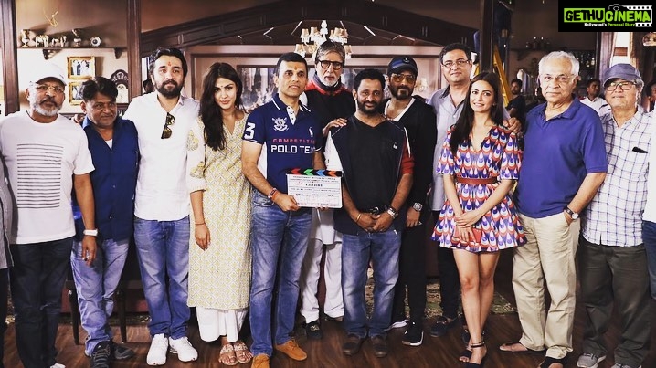 Rhea Chakraborty Instagram - #Chehre - starring @amitabhbachchan and @therealemraan, directed by #RumiJaffrey, and produced by @anandpandit, goes on floors today! @annukapoor @kriti.kharbanda @siddhanthkapoor @raghubir_y @apmotionpics