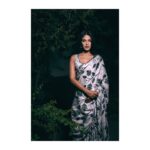 Rhea Chakraborty Instagram - 🌿🌿🌿 For #pegateachforchange 🌿🌿🌿 Styled by @sanamratansi @style.cell Saree @punitbalanaofficial jewellery @azotiique Hair @sanny8834 Makeup @lifeofmimo_ Photography @yash_v_bhadauria