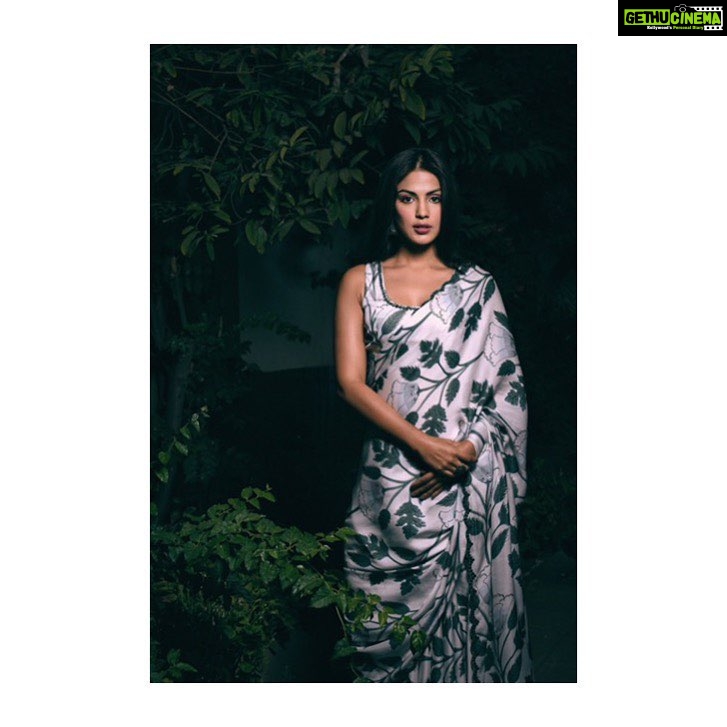 Rhea Chakraborty Instagram - ๐ฟ๐ฟ๐ฟ For #pegateachforchange ๐ฟ๐ฟ๐ฟ Styled by @sanamratansi @style.cell Saree @punitbalanaofficial jewellery @azotiique Hair @sanny8834 Makeup @lifeofmimo_ Photography @yash_v_bhadauria