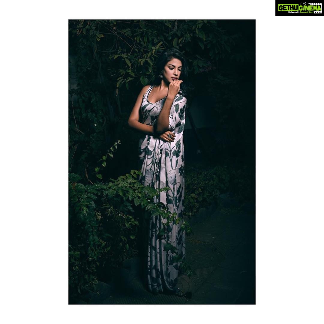 Rhea Chakraborty Instagram - ๐ฟ๐ฟ๐ฟ For #pegateachforchange ๐ฟ๐ฟ๐ฟ Styled by @sanamratansi @style.cell Saree @punitbalanaofficial jewellery @azotiique Hair @sanny8834 Makeup @lifeofmimo_ Photography @yash_v_bhadauria
