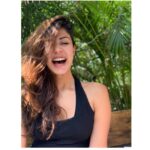 Rhea Chakraborty Instagram - When someone tells me they don’t eat carbs 🤪 #carbivore #rheality 📸 @anaayaudhas 💕