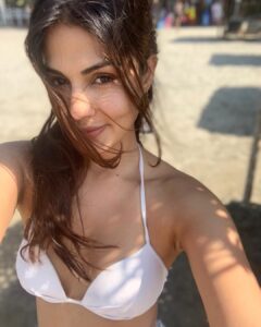 Rhea Chakraborty Instagram - Did you miss me ? 🐬  #rheality