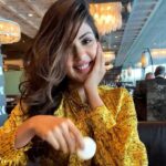 Rhea Chakraborty Instagram - Here’s to you 2019, be kind my love ! Promise to share macaroons with you #rheality