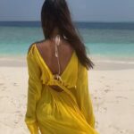 Rhea Chakraborty Instagram - Sea salt heals everything ! #rheality 📸 - @karishma Wearing @deme_love_ from @begborrowstealstudio @soodpranav 🌞