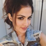 Rhea Chakraborty Instagram - 🌸#rheality 🌸 Help me caption this please 🌸