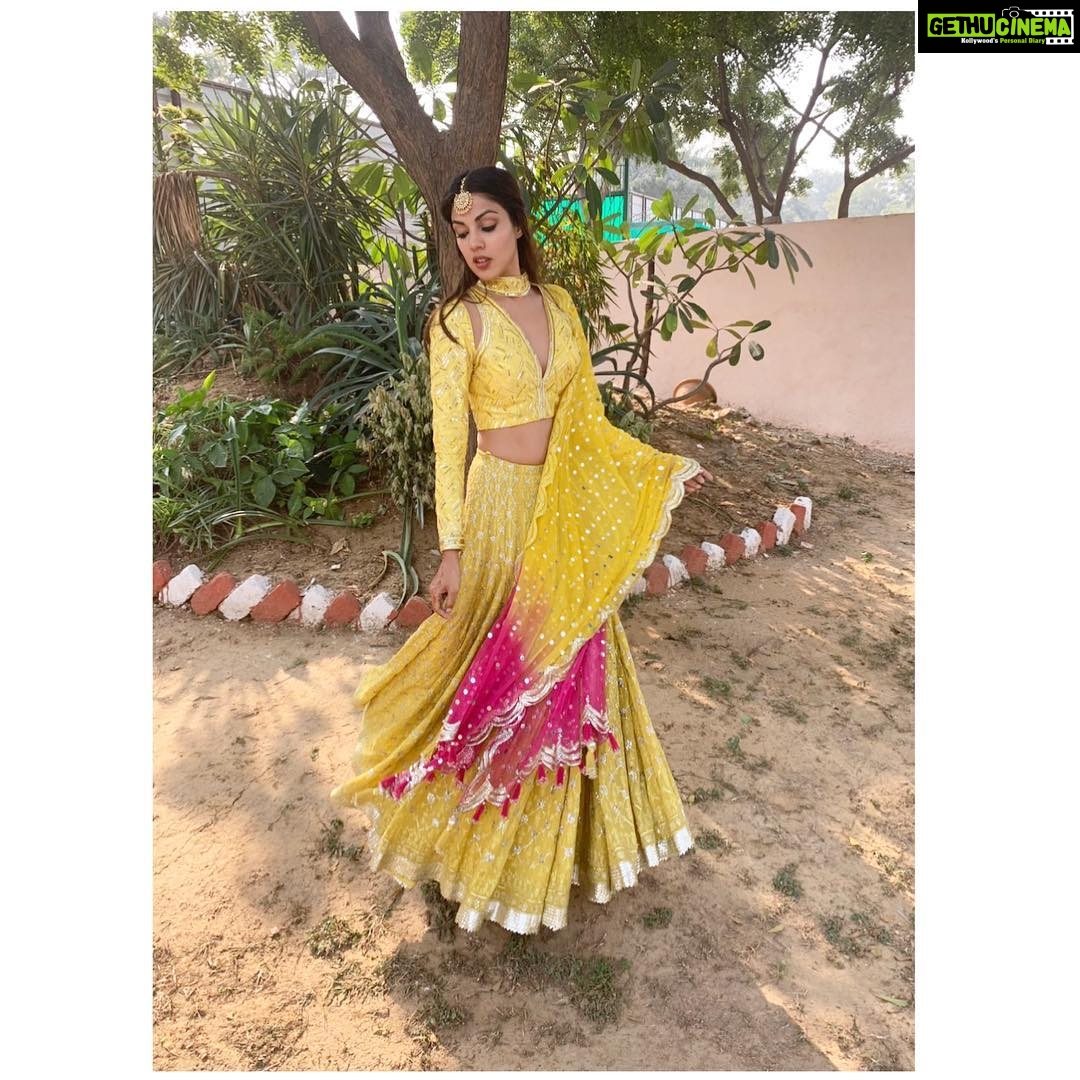 Rhea Chakraborty Instagram - #Teetukishaadi ( my only friend without an insta handle ) Outfit - @sukritiandaakritiofficial ( @aakriti_g @sukritigrover ) Jewellery- @azotiique @rahejavarun 💛