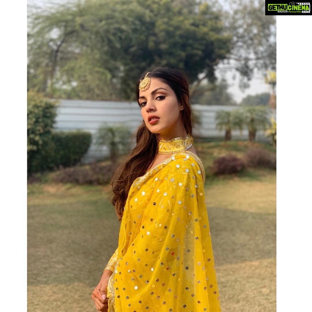Rhea Chakraborty Instagram - #Teetukishaadi ( my only friend without an insta handle ) Outfit - @sukritiandaakritiofficial ( @aakriti_g @sukritigrover ) Jewellery- @azotiique @rahejavarun 💛