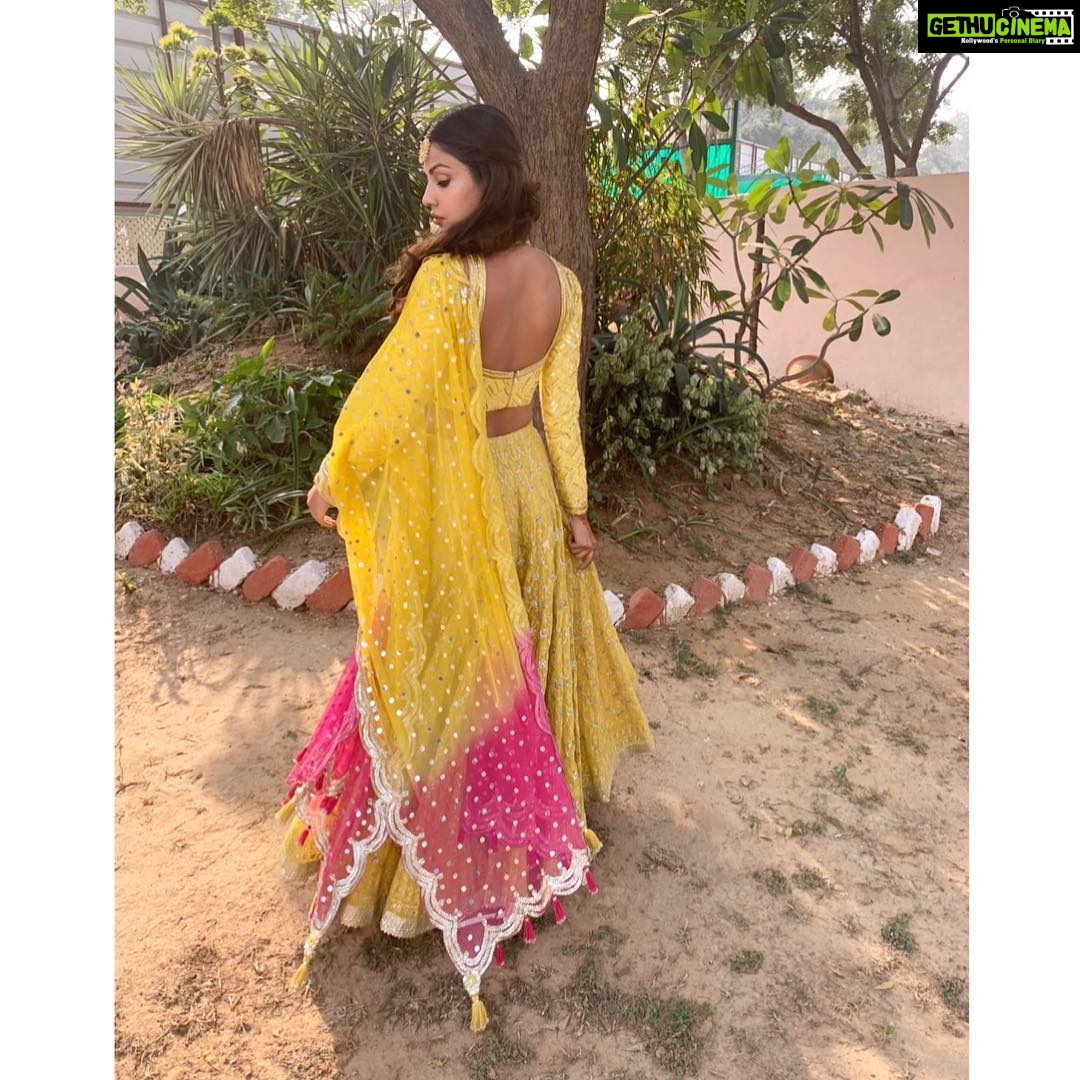 Rhea Chakraborty Instagram - #Teetukishaadi ( my only friend without an insta handle ) Outfit - @sukritiandaakritiofficial ( @aakriti_g @sukritigrover ) Jewellery- @azotiique @rahejavarun 💛