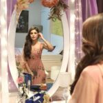 Rhea Chakraborty Instagram - A gift like this one just adds to your #SparklingDiwali, doesn't it? Love the @swarovski earrings @rohitsaraf10 selected for me. #SwarovskiIndia #BrillianceForAll #SparklingDiwali #MMXSwarovski @missmalini go watch it now - link in bio ! 🌸Styled by @sanamratansi @style.cell outfit @ease_kv Makeup @ajayvrao721 Hair @shefali_hairstylist.81 Directed by @essmartypantss 🌸