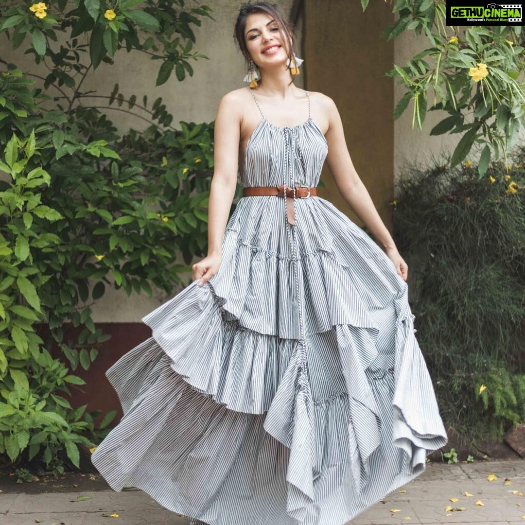 Rhea Chakraborty Instagram β #Jalebi promotions Sunday vibes in @chola ...