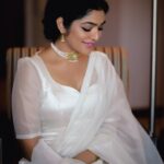 Rima Kallingal Instagram - @rimakallingal on-screen charisma is truly captured in these mesmerizing promotional photos. Behind every stunning photo, there’s a talented makeup artist. Thank you @makeupby_farz for your exceptional artistry that made Rima Kallingal's movie promotion look a true masterpiece! Your attention to detail and skillful touch truly brought out the best. It’s a privilege to work with such a talented artist like you!” #MakeupArtistExtraordinaire #MoviePromotionLook #StunningPhotography Dubai, United Arab Emirates