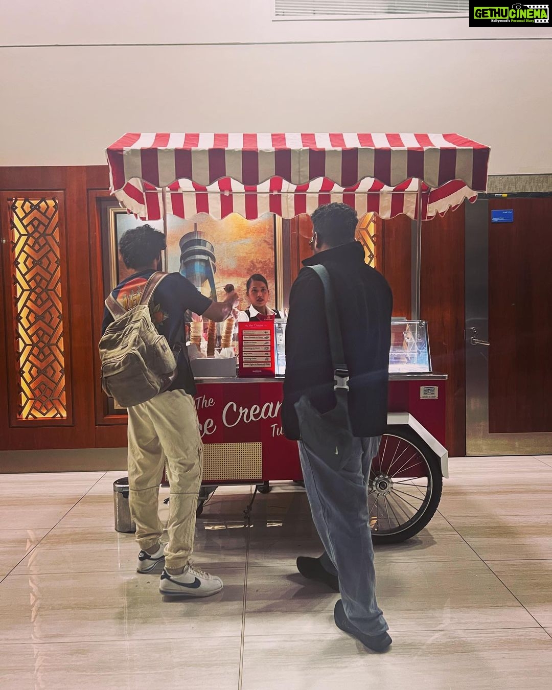 Rima Kallingal Instagram - Director and Actor sirs getting all excited about Icecream at 2 am after a hectic Neelavelicham promotion tour in the Middle East 🤓 Thank you from @neelavelichammovie team for the love Dubai and Doha 💙