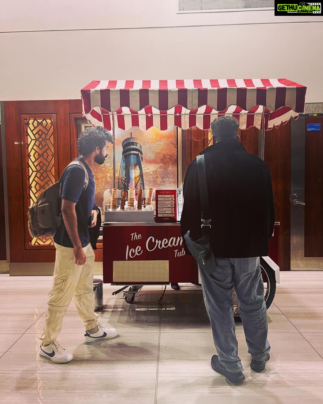 Rima Kallingal Instagram - Director and Actor sirs getting all excited about Icecream at 2 am after a hectic Neelavelicham promotion tour in the Middle East 🤓 Thank you from @neelavelichammovie team for the love Dubai and Doha 💙