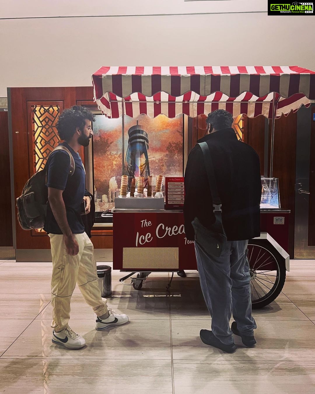 Rima Kallingal Instagram - Director and Actor sirs getting all excited about Icecream at 2 am after a hectic Neelavelicham promotion tour in the Middle East 🤓 Thank you from @neelavelichammovie team for the love Dubai and Doha 💙