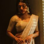 Rima Kallingal Instagram - പാലൊളി ചന്ദ്രികയില്‍ നിന്‍ മന്ദഹാസം കണ്ടുവല്ലോ… @neelavelichammovie Photographed @jaisonmadany Styled by @diyaaa_john Styling assisted by @geethanjali_897 Outfit @saltstudio MUA @priyamaudlin MUA assisted by @merins_remyamerin Editing @salgu_maan