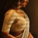 Rima Kallingal Instagram - പാലൊളി ചന്ദ്രികയില്‍ നിന്‍ മന്ദഹാസം കണ്ടുവല്ലോ… @neelavelichammovie Photographed @jaisonmadany Styled by @diyaaa_john Styling assisted by @geethanjali_897 Outfit @saltstudio MUA @priyamaudlin MUA assisted by @merins_remyamerin Editing @salgu_maan