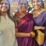 Rima Kallingal Instagram - The best cheer squad ever 🌸😘 Together in it 💙🫂🌸 #neelavelicham #FDFS