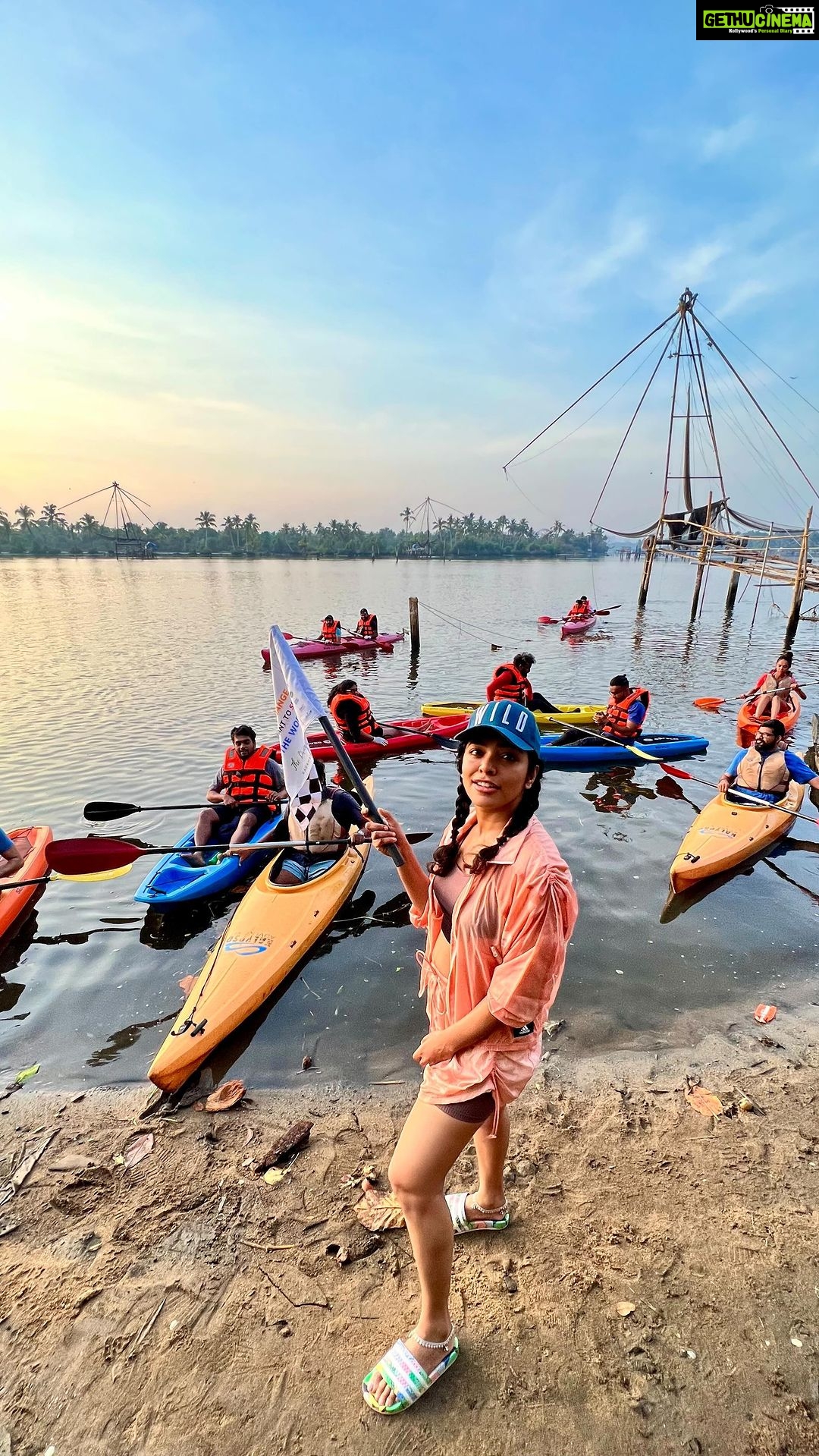 Rima Kallingal Instagram - ‘Be the change you want to see in the world’ ‘World Water Day’ Periyar river clean up drive on kayaks Kadamakudy Island, Kochi #worldwaterday #saveearth #periyarriver #kadamakudy #kadamakudyislands #kochi #kerala #india #rimakallingal #nihararesortandspa #shinihas Kadamakudy Islands