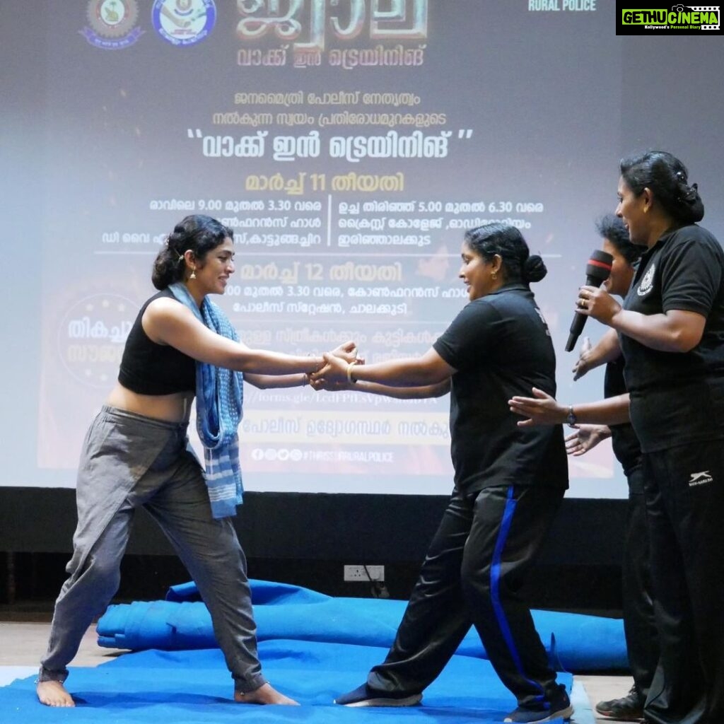 Rima Kallingal Instagram - Tried some self defence techniques with these brilliant police officers as part of an awareness camp hosted by the the Police Department at Christ college, Irinjalakuda. Let’s teach our girls self defence along with teaching our boys that aggression and violence is never the answer to anything.