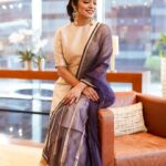 Rima Kallingal Instagram - When Bhargavi reached @sulaikhamanzil 🤓singing to Haalaake maarunne.. the song we all love alle @aisha_moidhu @glambysugar ?💙 wearing this beauty of a creation by @raw_mango 💙