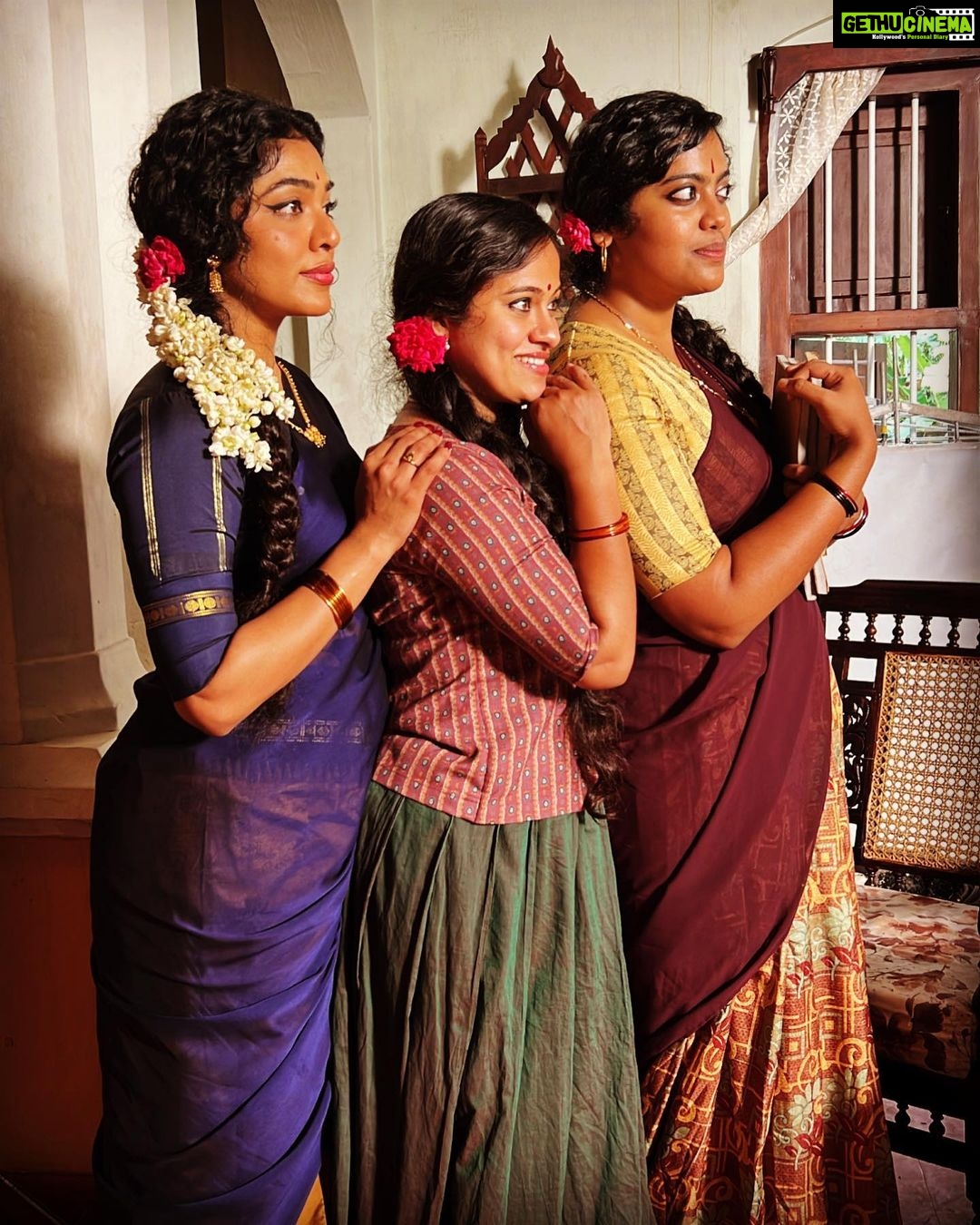 Rima Kallingal Instagram - My fraands Latha and Suma 💙🌸 @devakibhaagi @poojamohanraj