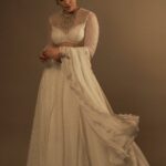 Rima Kallingal Instagram - पिया तोसे नैना लागे रे . पिया :@rimakallingal 🕊 📸: @jaisonmadany Styled by: @diyaaa_john MUA: @mishlak_ Edit: @salgu_maan @sarma_madhavan BTS: @abishek_ps Location: @tinyturtle.media Outfit:@saltstudio Jewelery:@amrapalijewels by @saltstudio . #thepiyaseries . #whitelehenga #lehengaset #lehenga #whiteattire #whitefabric #whitedress #skirt #dupatta #blouse #elegance #rimakallingal #ethnic #piyathosenaina #saltstudio #bestboutiqueinkochi #instagood #instagram #explorepage #exlpore
